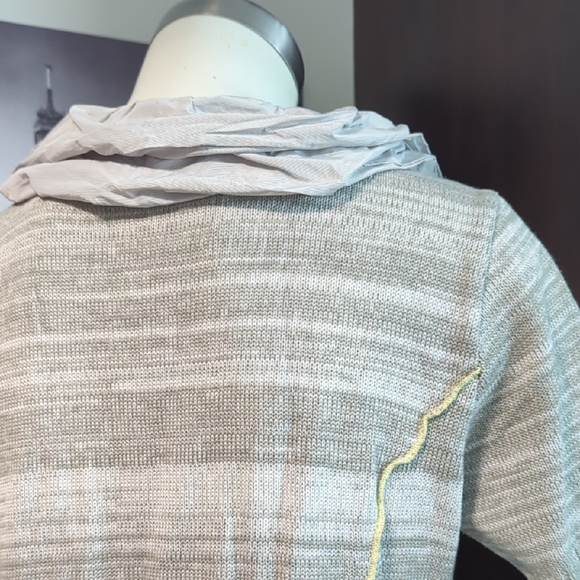 Gray Ruffled Women's Top - Picture 6 of 8